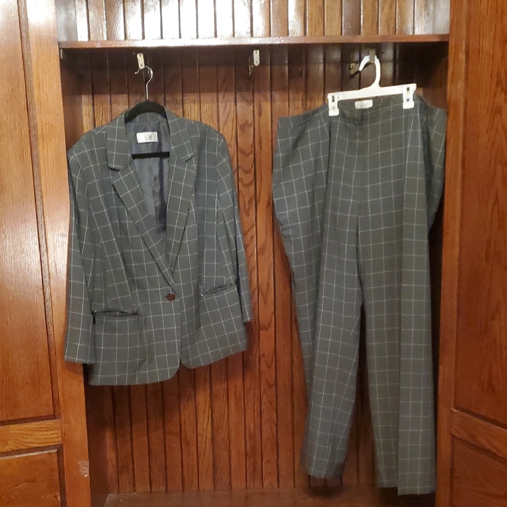 LE SUIT 24W Classic Gray Checkered Women's Suit